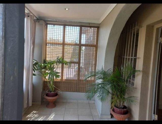 2 BEDROOM PROPERTY TO RENT IN KENSINGTON